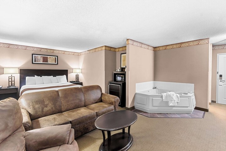 1 King Bed (8 of 11)