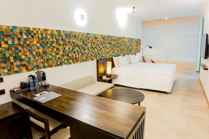 Room 11 of 33