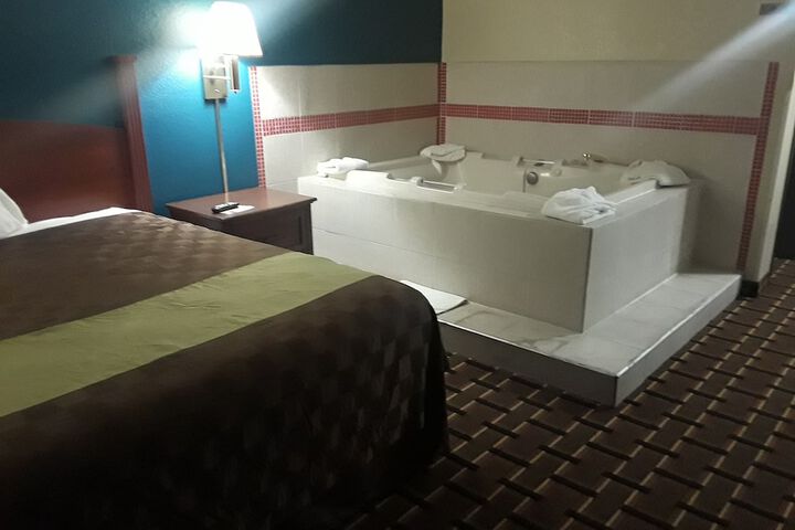 Deluxe King Bed (7 of 12)