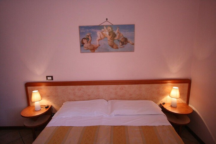 Room 10 of 43
