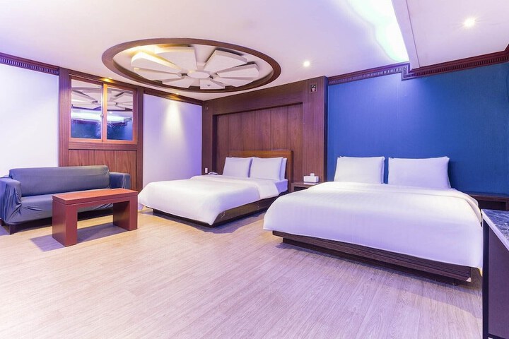 Room 9 of 44