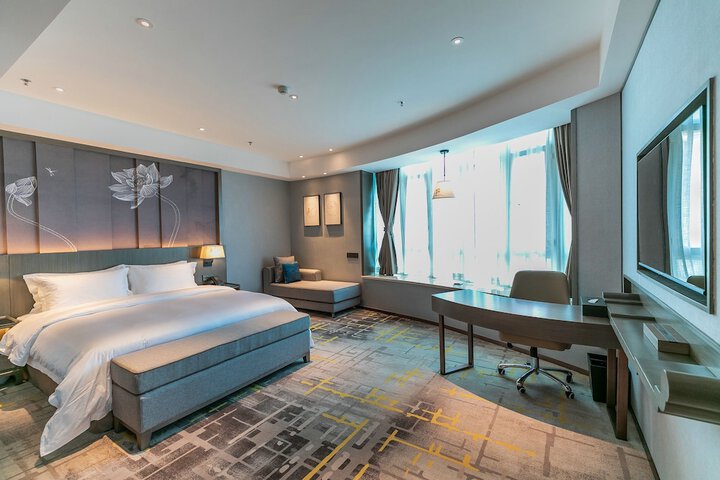 Room 12 of 34