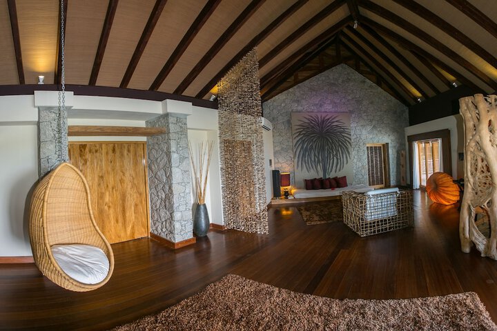 Room 4 of 120