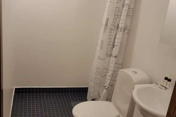 Room 21 of 35