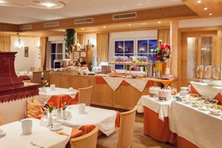Dining 49 of 76