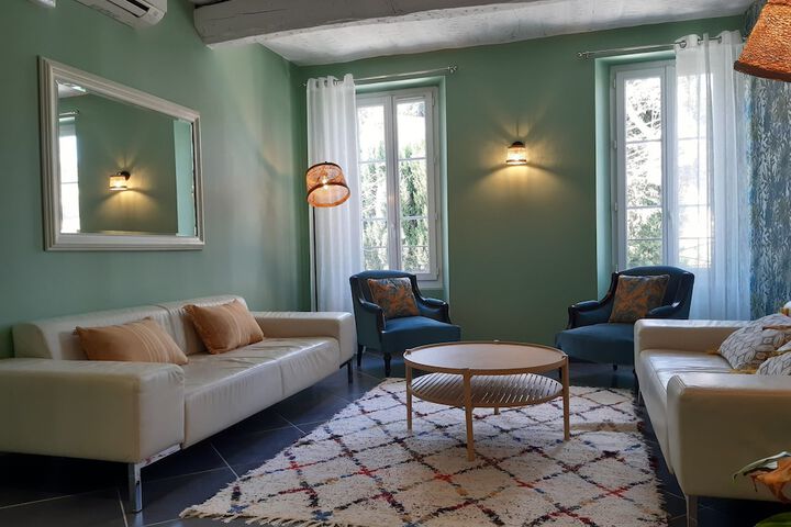 Lounge 63 of 72