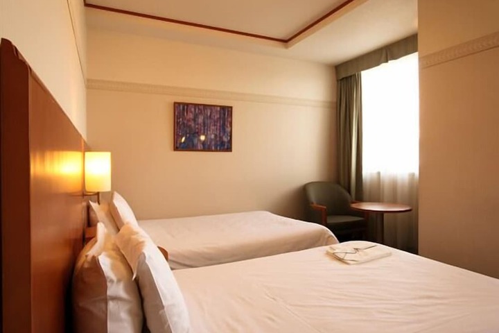 Room 12 of 35