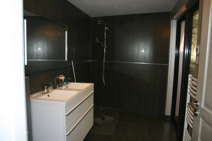 Room 8 of 17