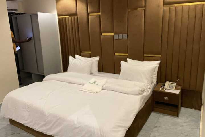Room 5 of 34