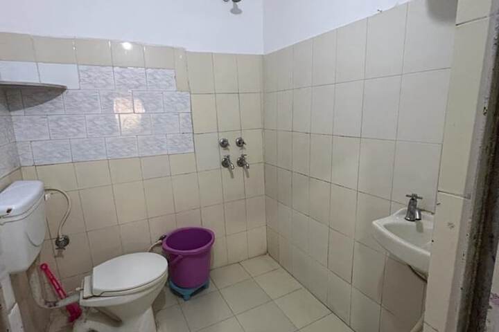 Room 7 of 8