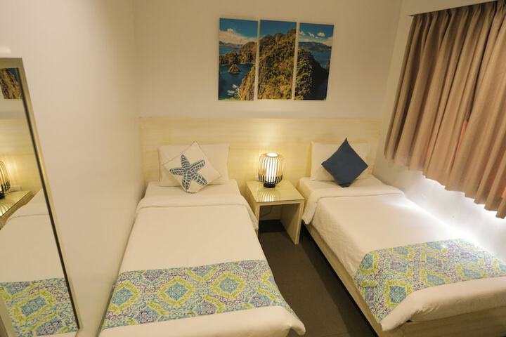 Room 9 of 42