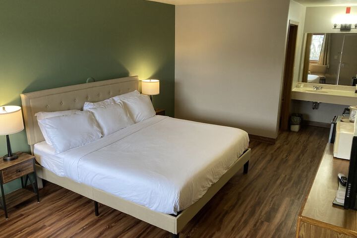 Superior Room 1 King Bed (37 of 39)