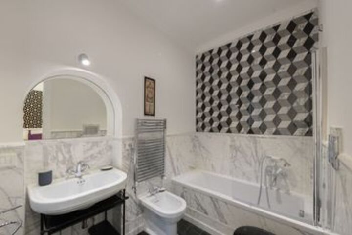 Room 4 of 22