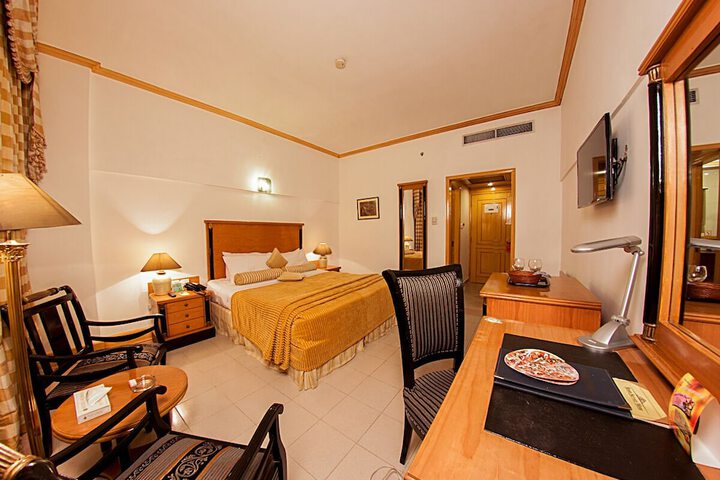 Room 6 of 32