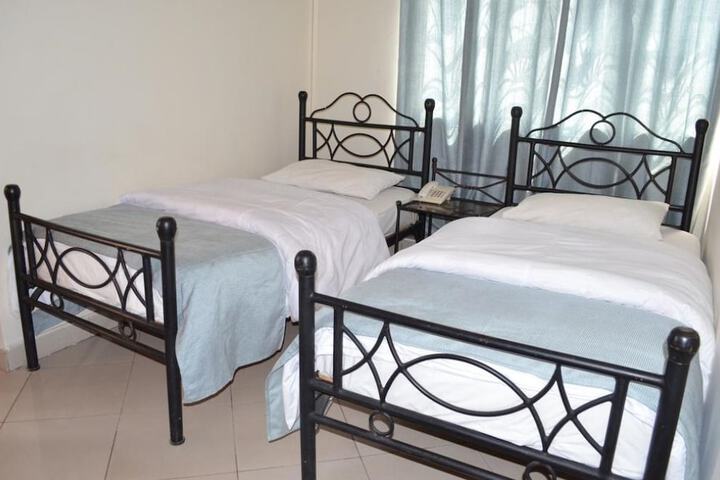 Room 6 of 9