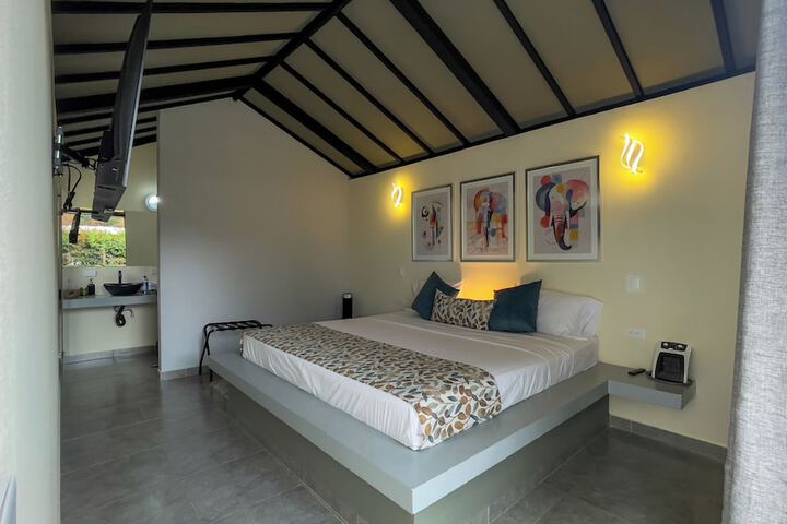 Room 6 of 63