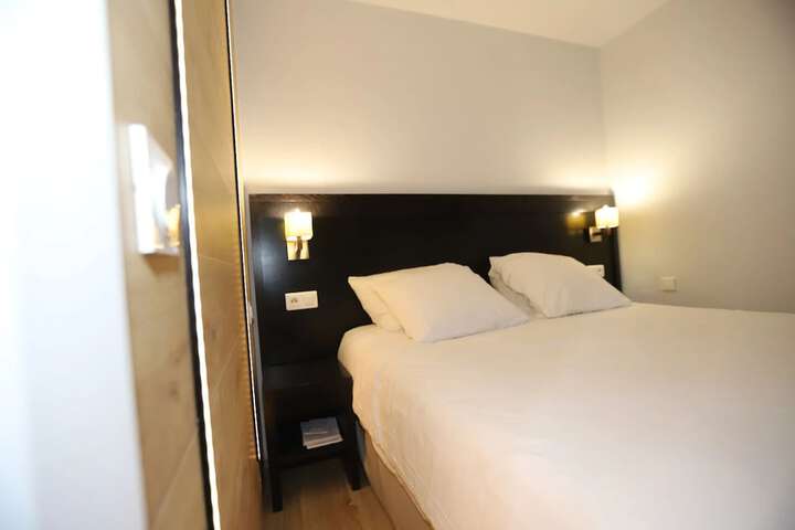 Room 6 of 53