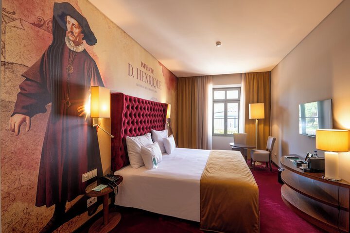Room 4 of 77