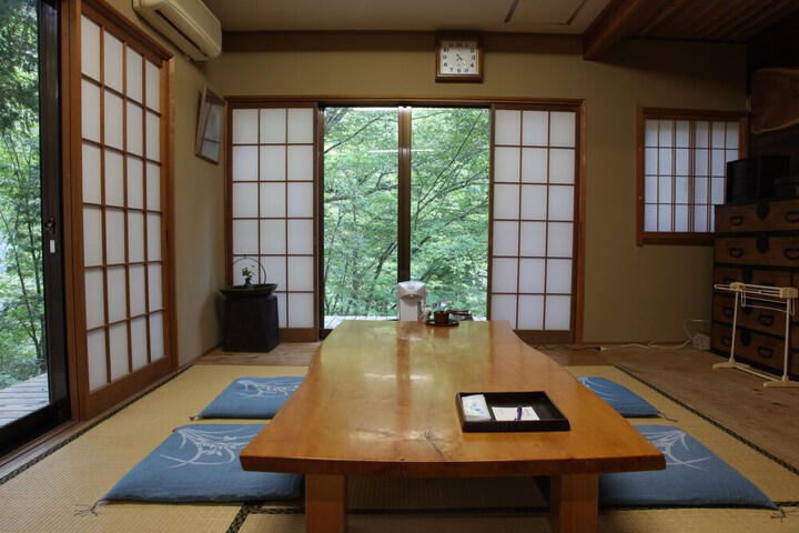 Room 4 of 32