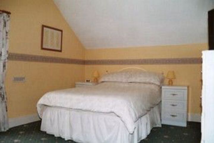 Room 7 of 9