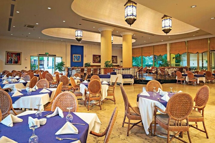Dining 52 of 103