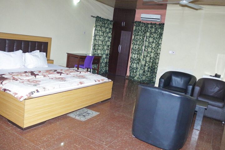 Room 10 of 20