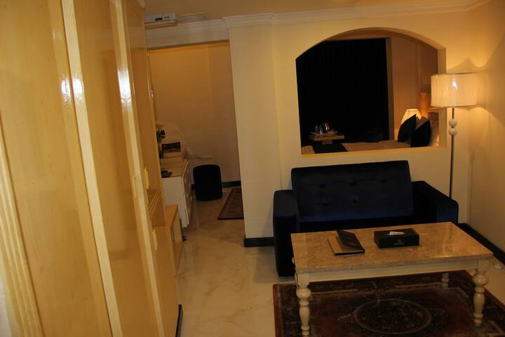 Room 10 of 30