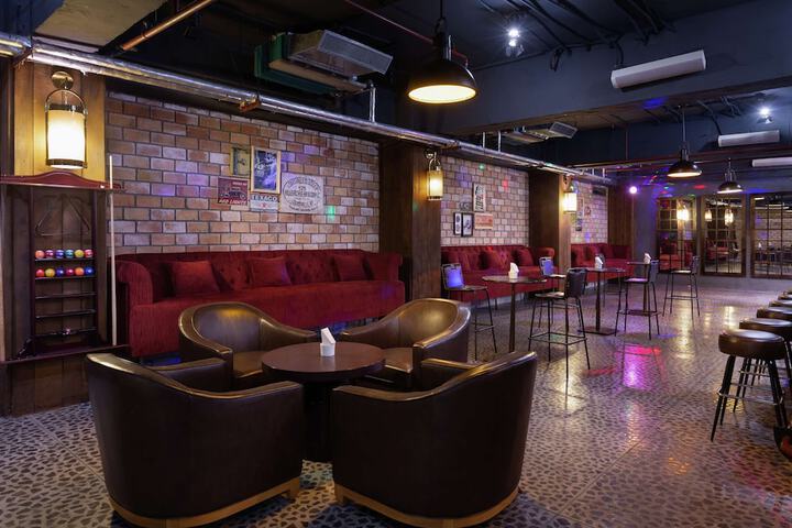 Lounge 40 of 55
