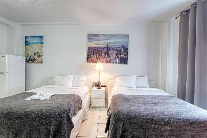 Room 21 of 244