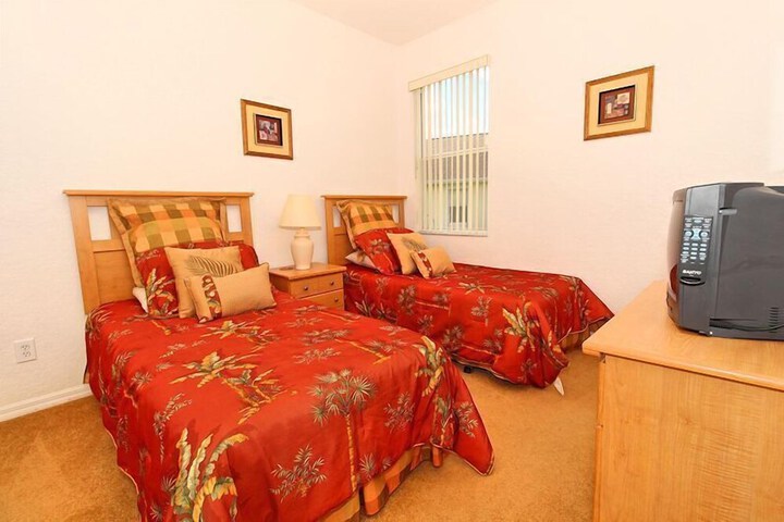 Room 6 of 19