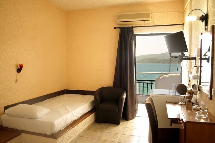 Room 6 of 22