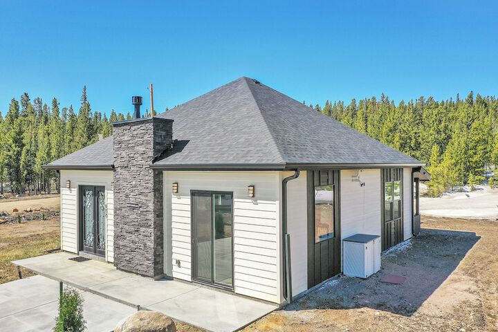 Romantic Mountain Retreat w / Scenic Views!