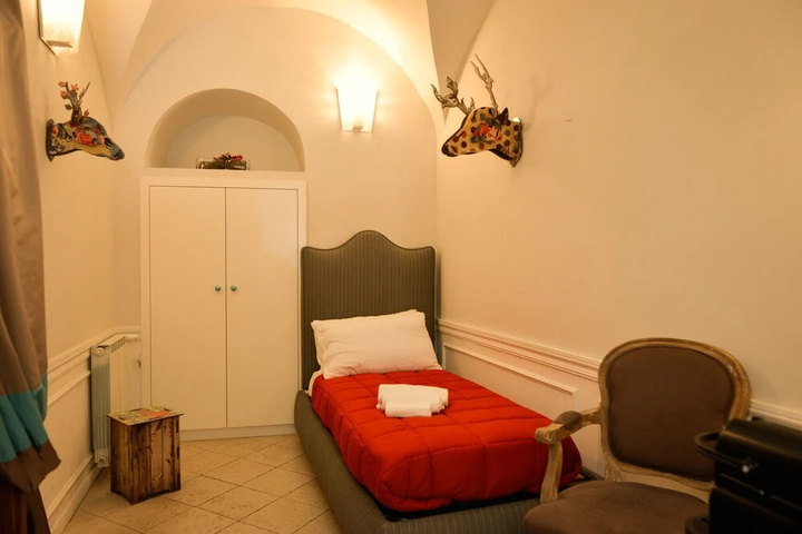 Room 9 of 9