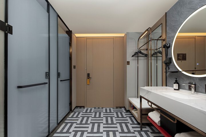 Room 52 of 89