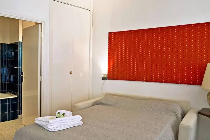 Room 4 of 13