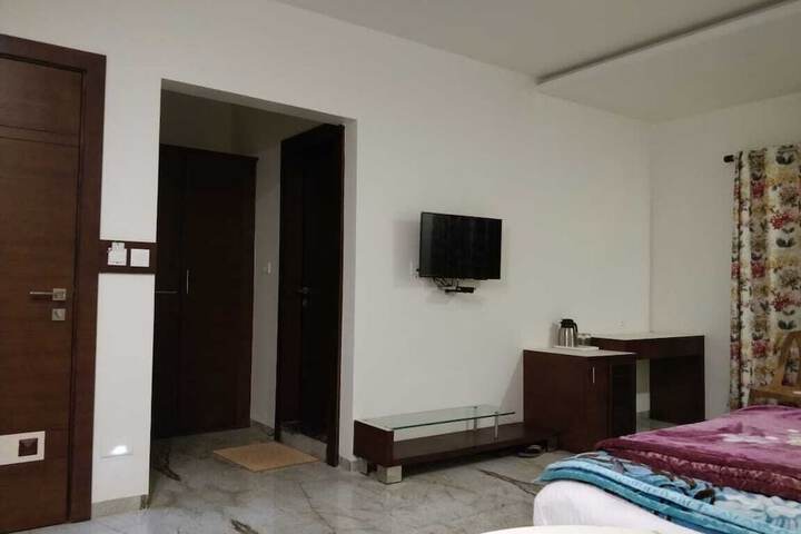 Room 3 of 18
