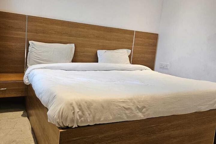 Room 2 of 14