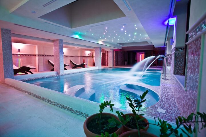 Hotel with Pool