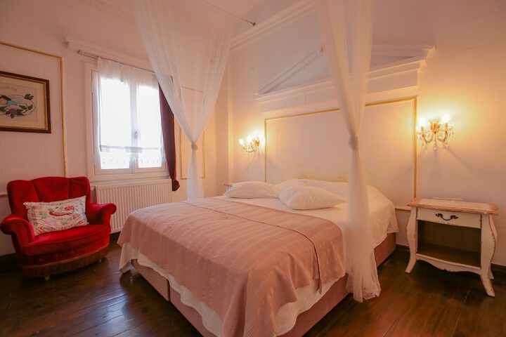 Room 8 of 32