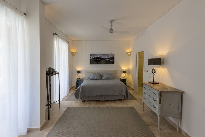 Room 8 of 47