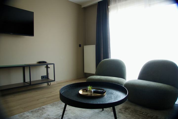 Room 33 of 77