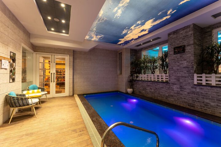 Pool 85 of 109