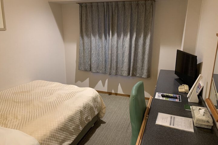 Room 11 of 48