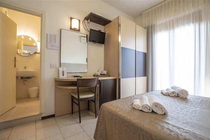 Room 20 of 135