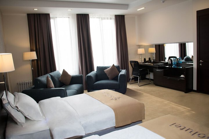 Room 8 of 60