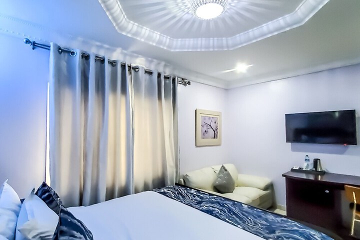 Room 14 of 27
