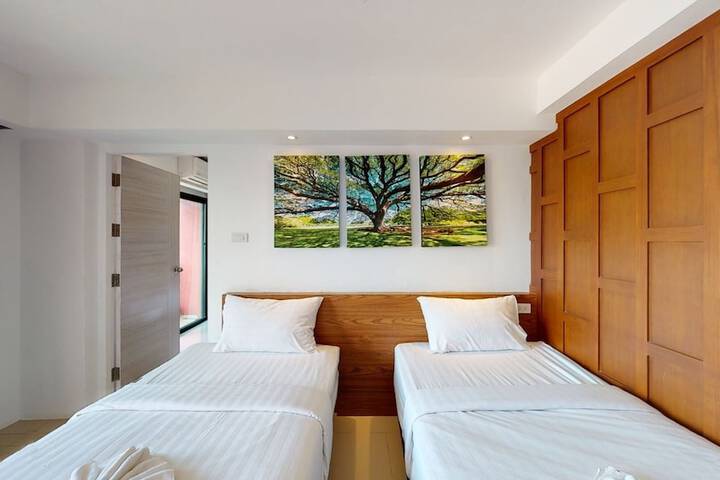 Room 53 of 181