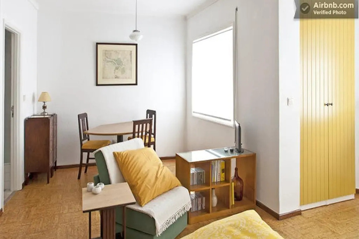 Room 2 of 9
