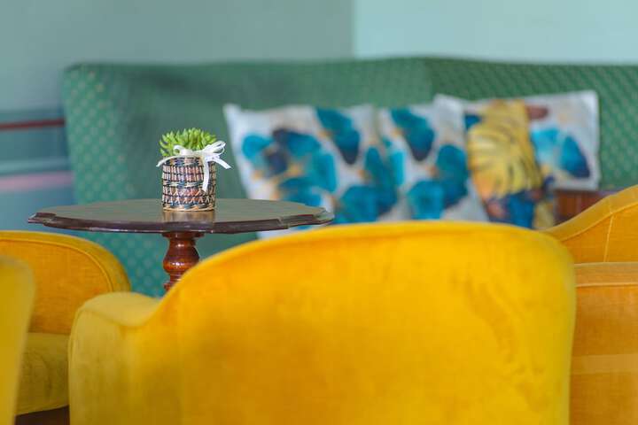 Lounge 48 of 70