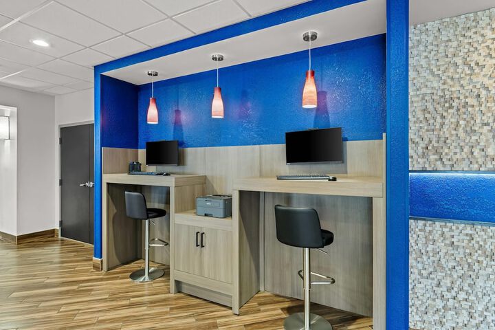 Business Center 56 of 60